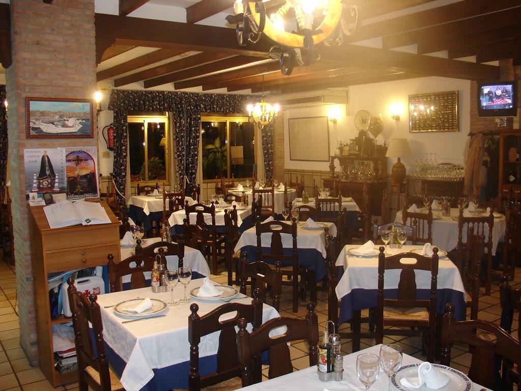 - Restaurante Playa Azul
