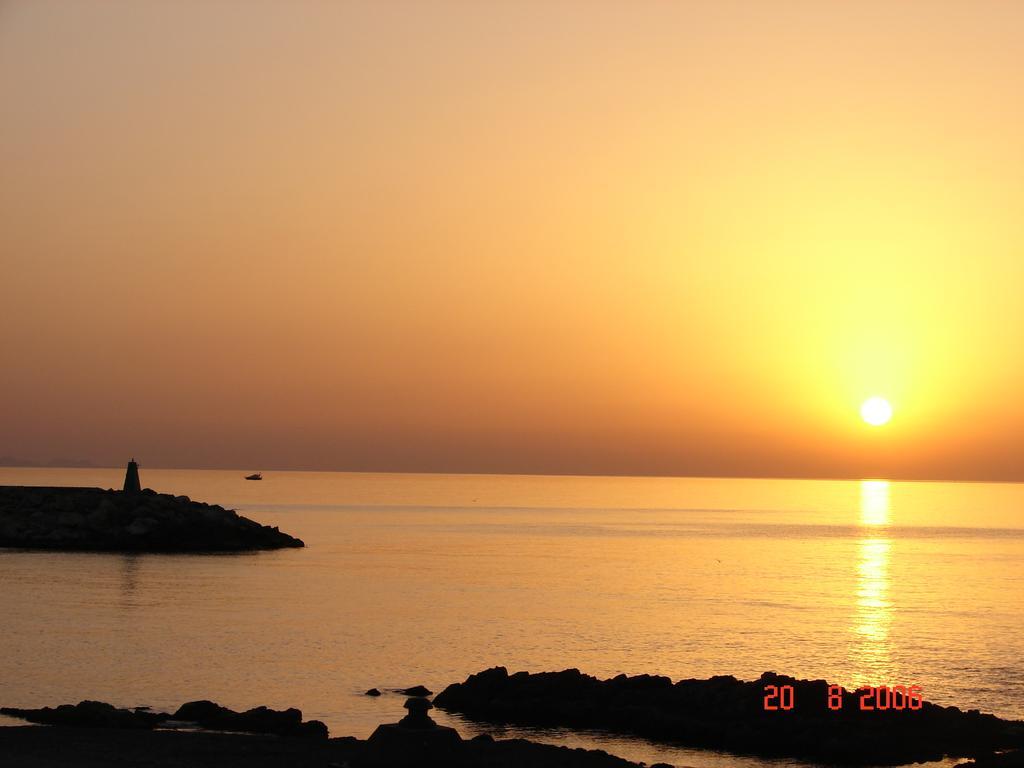 - Restaurante Playa Azul